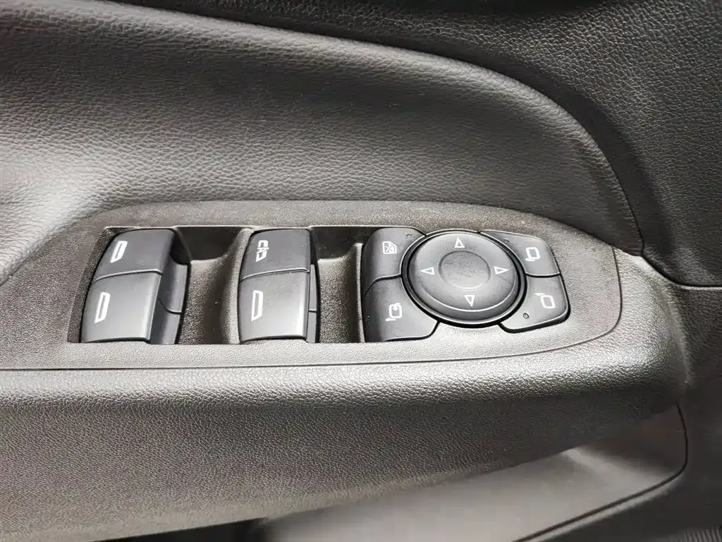 Chevrolet Equinox 2021 из CN, фото 8