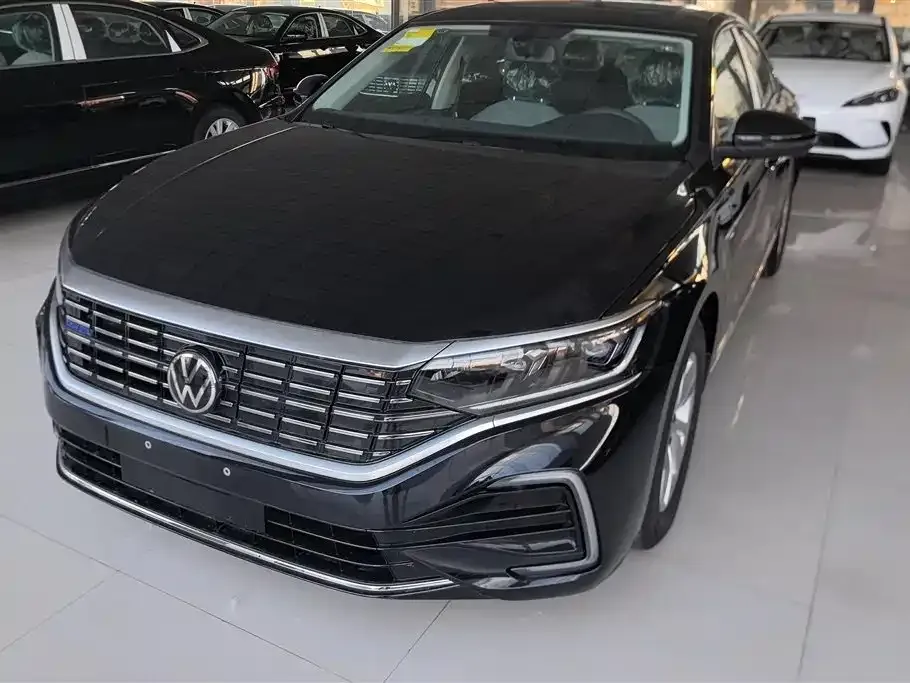 Volkswagen Passat New Energy — фото 1