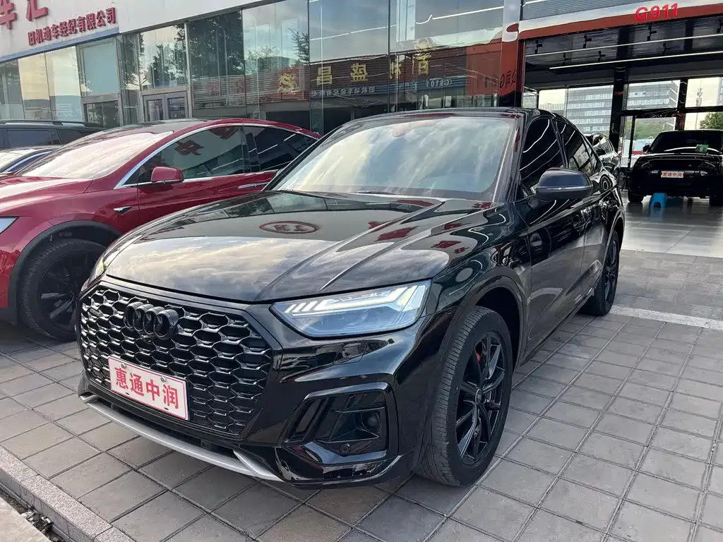Audi Q5L Sportback — фото 1