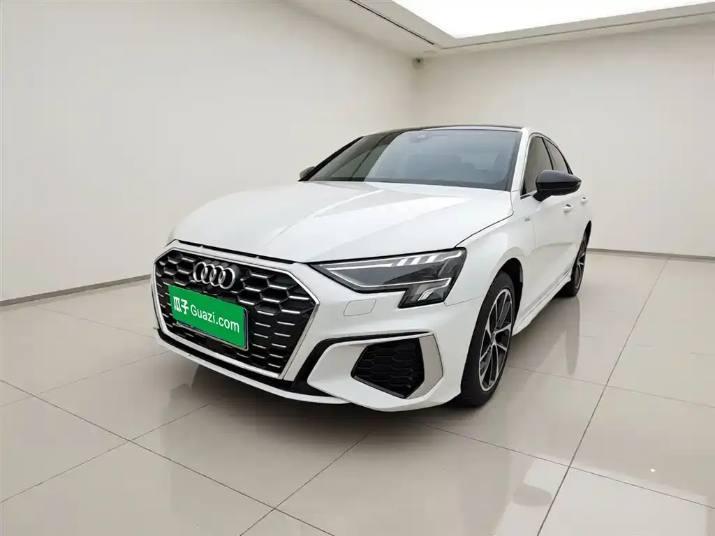 Audi A3 — фото 1