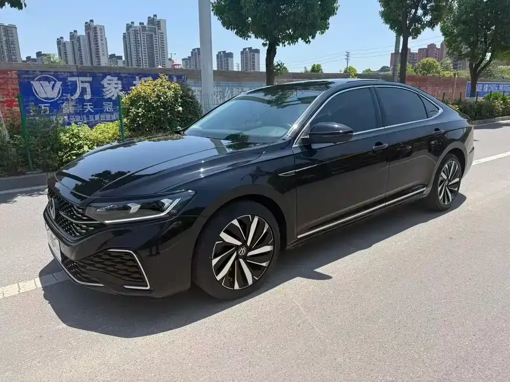 Volkswagen Passat — фото 1