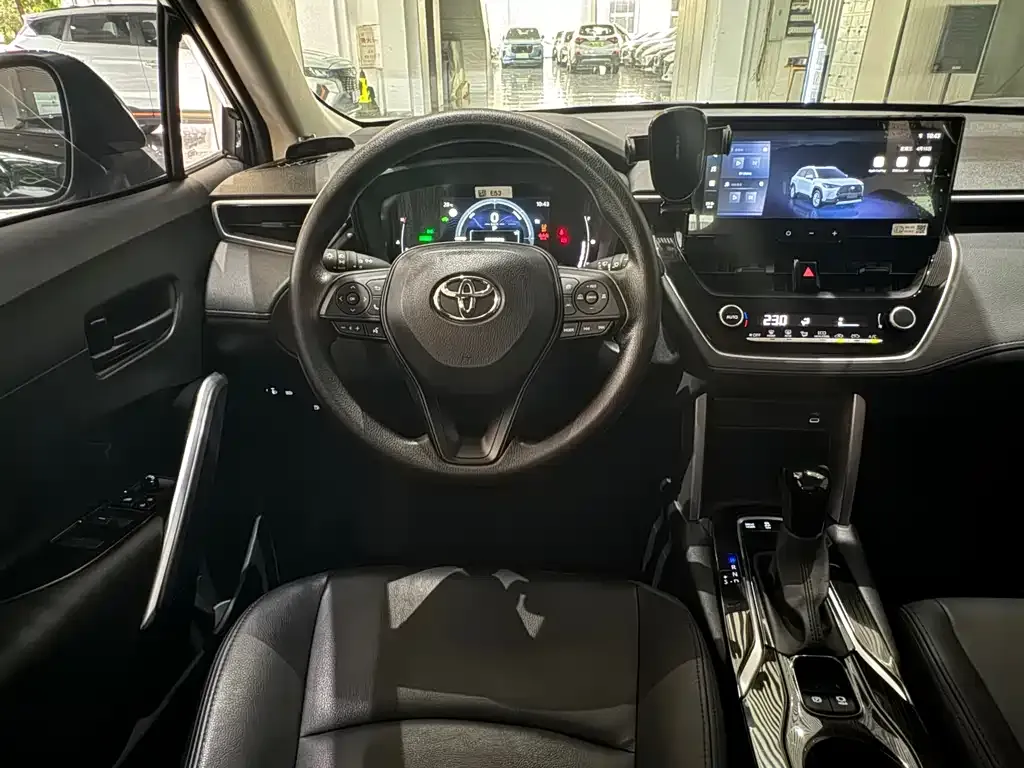 Toyota Corolla Cross — фото 7