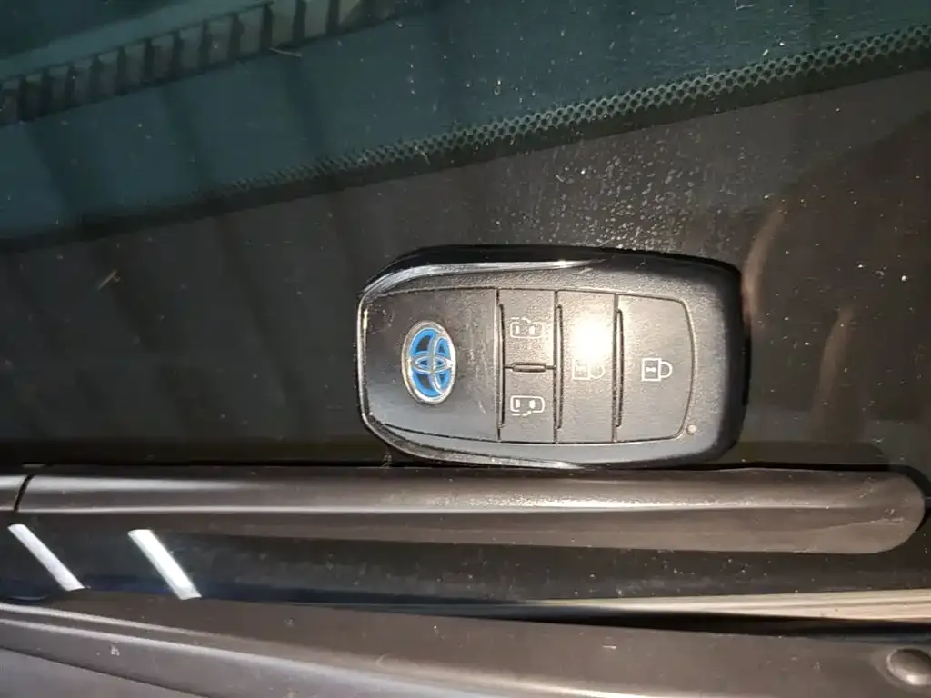 Toyota Sienna — фото 2