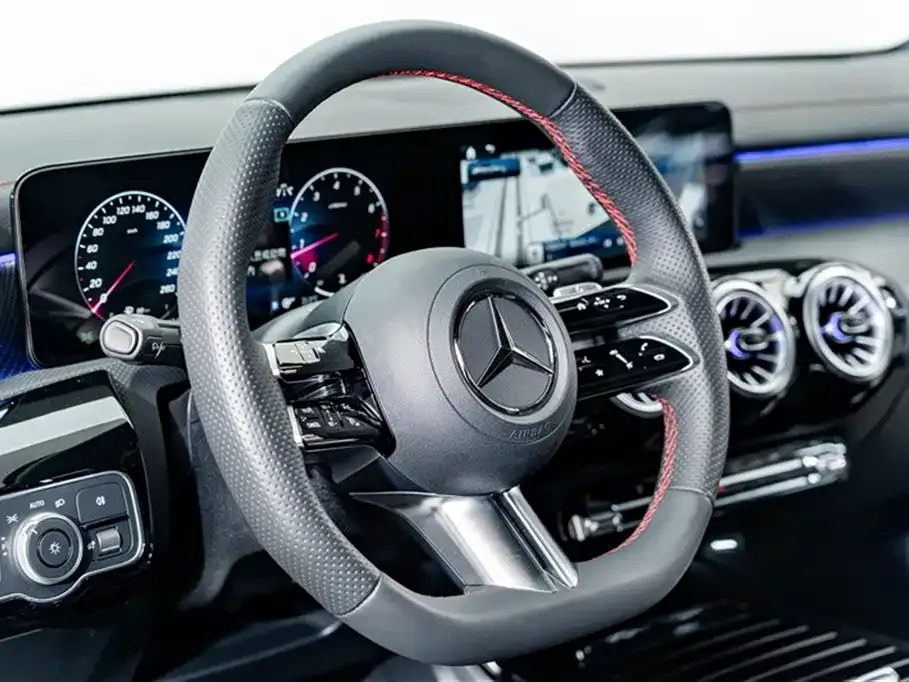 Mercedes-Benz A-Class — фото 10