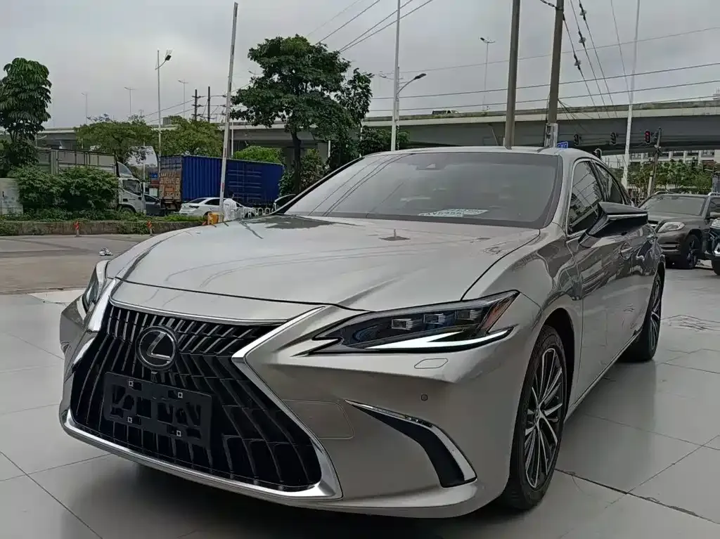 Lexus ES — фото 1