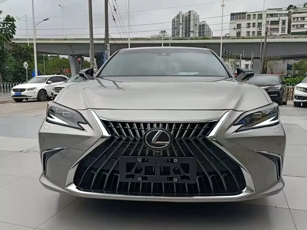 Lexus ES — фото 10