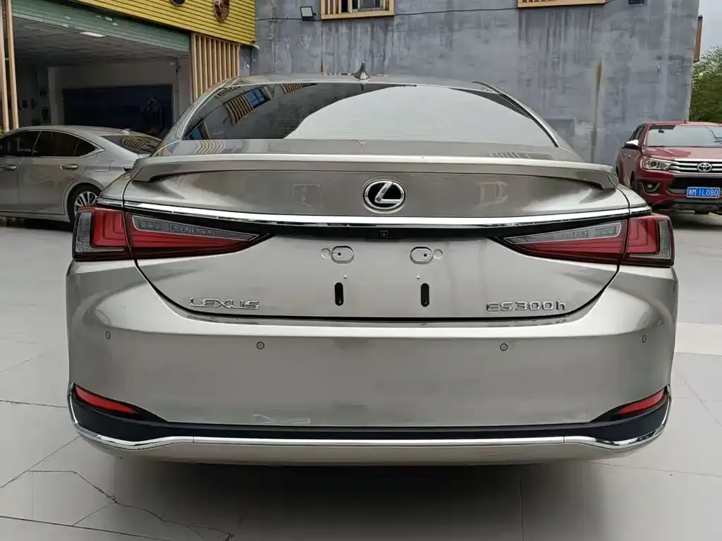 Lexus ES — фото 4