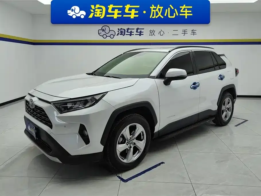 Toyota RAV4 — фото 1