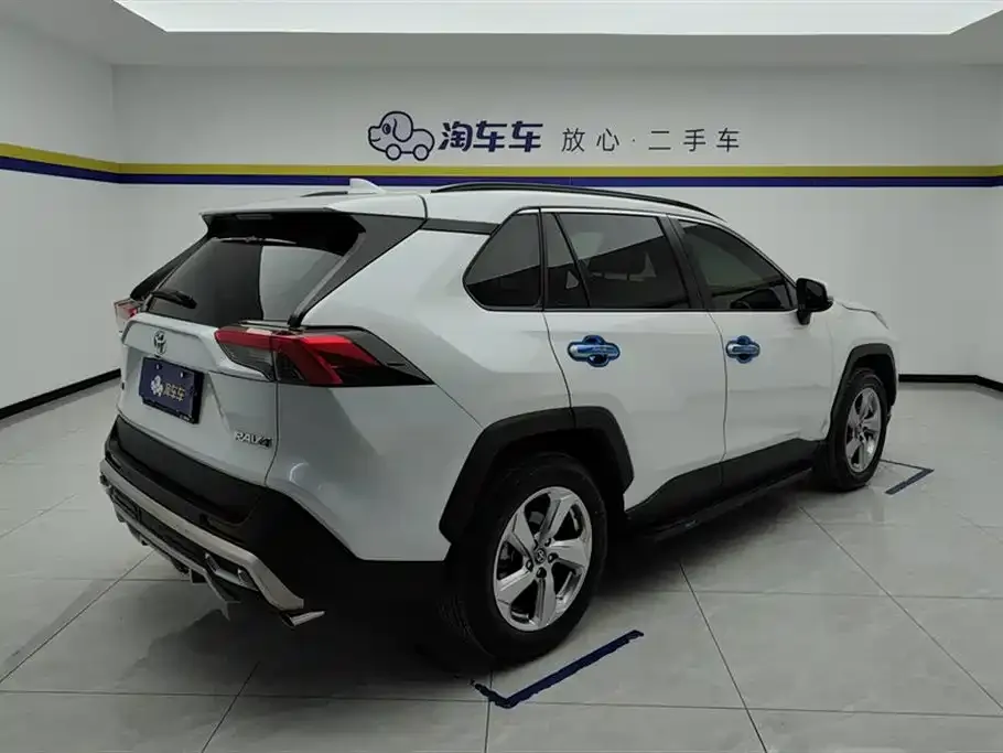 Toyota RAV4 — фото 2