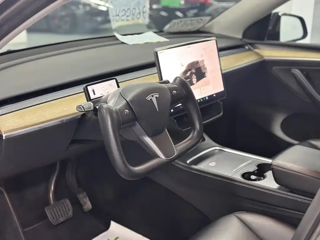 Tesla Model Y — фото 4