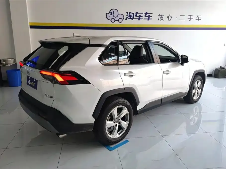Toyota RAV4 — фото 6