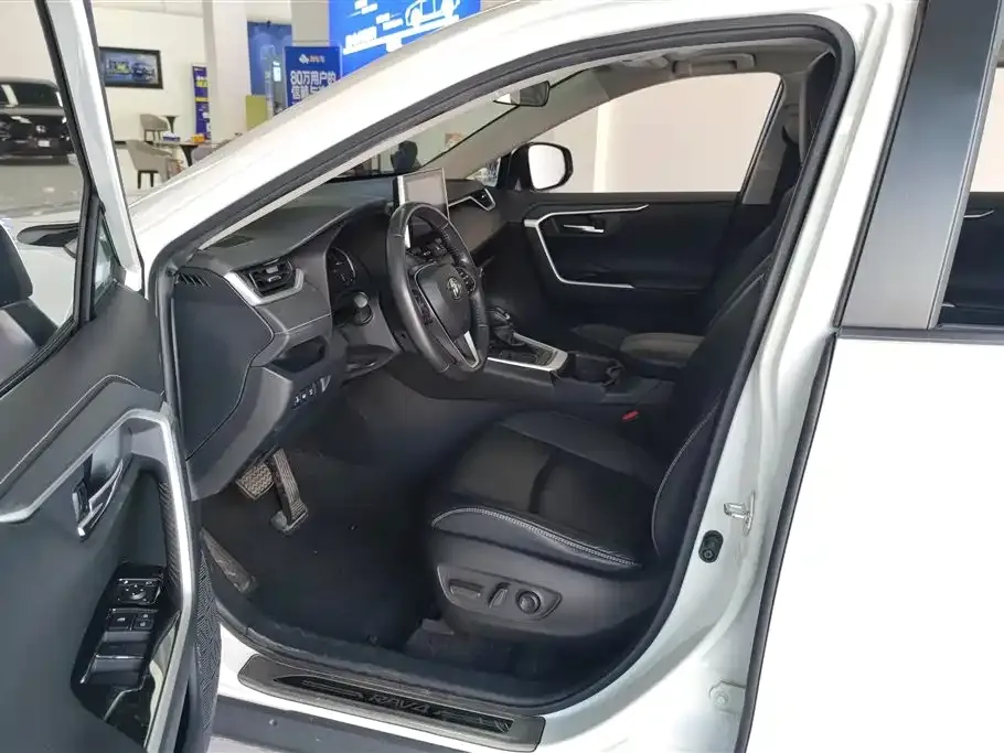 Toyota RAV4 — фото 10