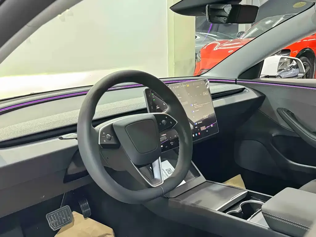 Tesla Model 3 — фото 10