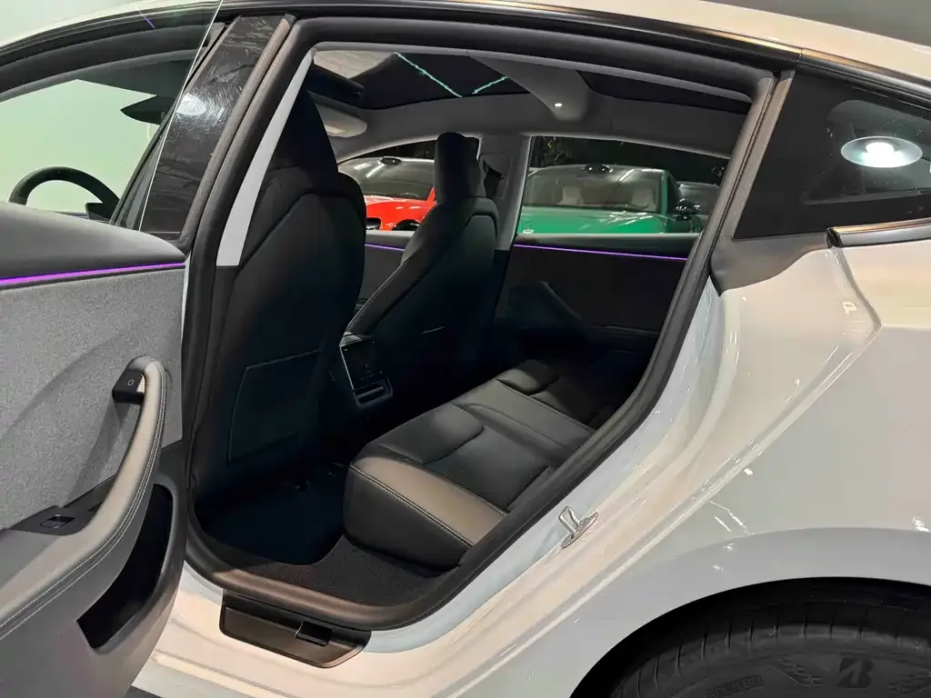 Tesla Model 3 — фото 6
