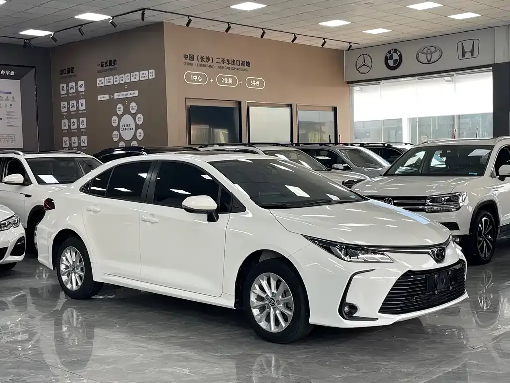 Toyota Corolla — фото 8