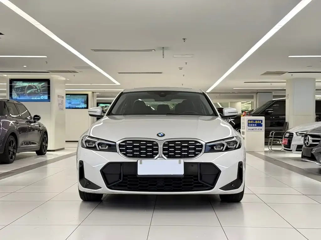 BMW 3 Series 2023 из CN, фото 10