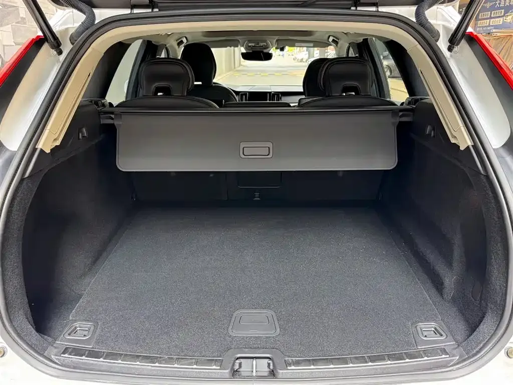 Volvo XC60 — фото 10