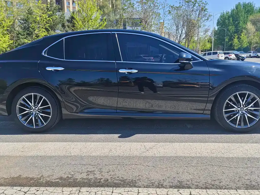 Toyota Camry — фото 7