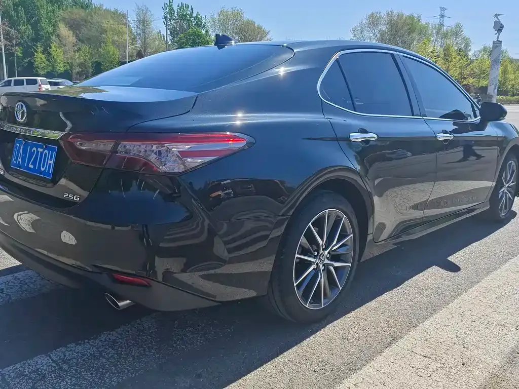 Toyota Camry — фото 8
