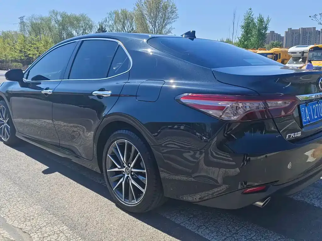 Toyota Camry — фото 9