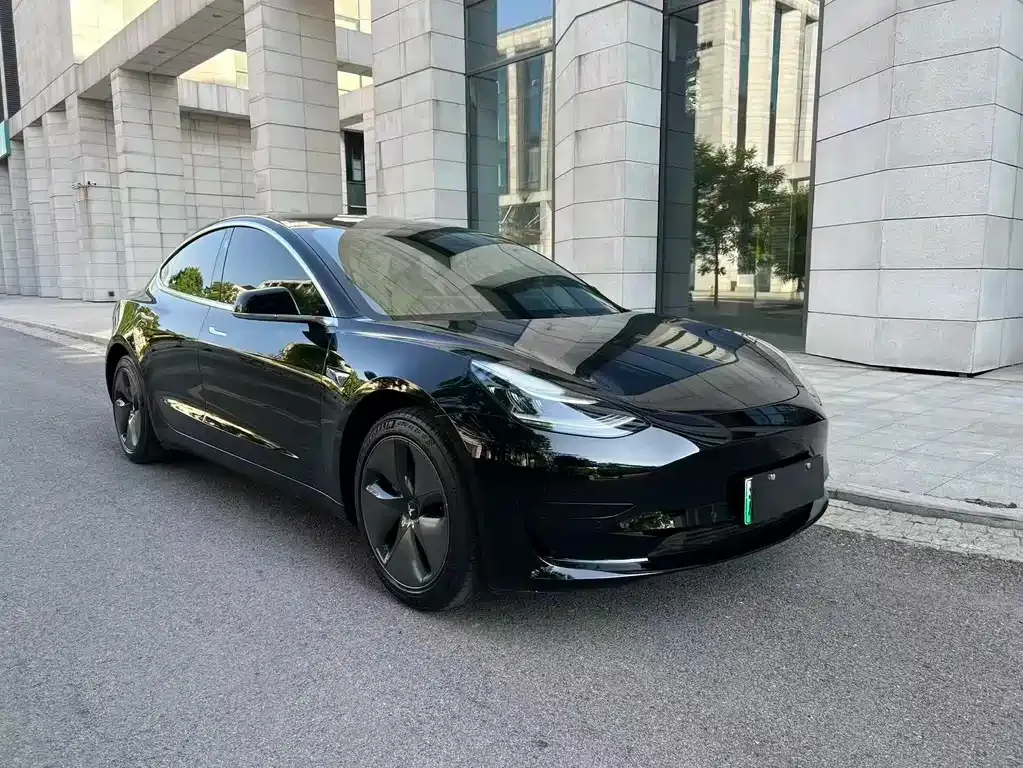 Tesla Model 3 — фото 6