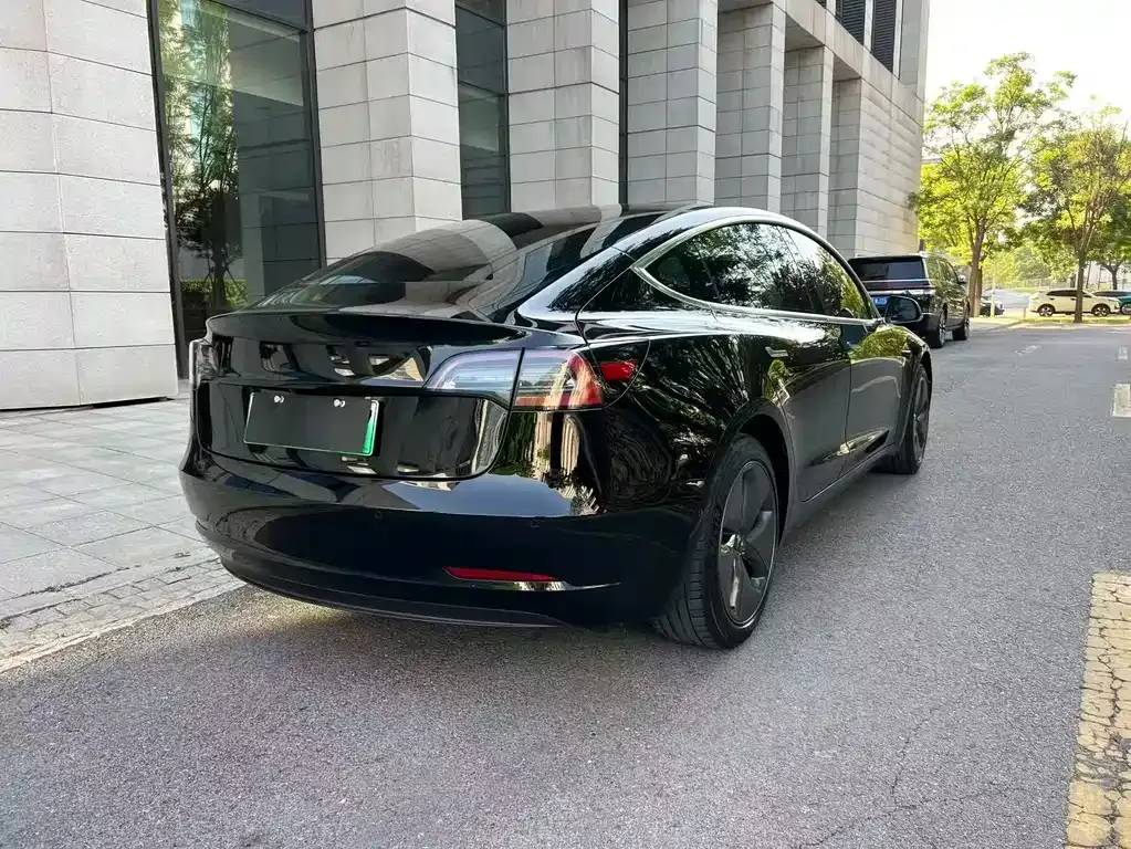 Tesla Model 3 — фото 4