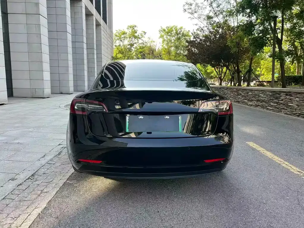 Tesla Model 3 — фото 3