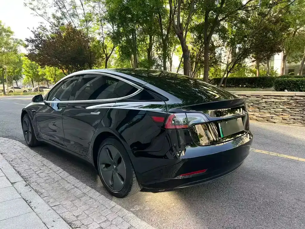 Tesla Model 3 — фото 10