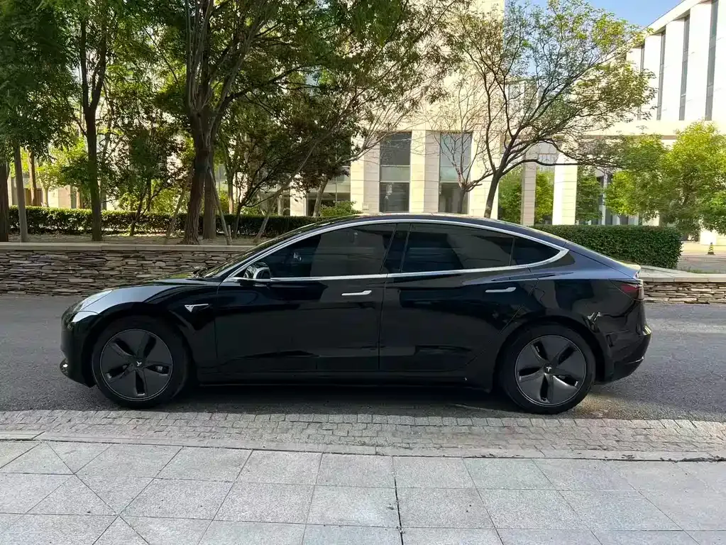 Tesla Model 3 — фото 8