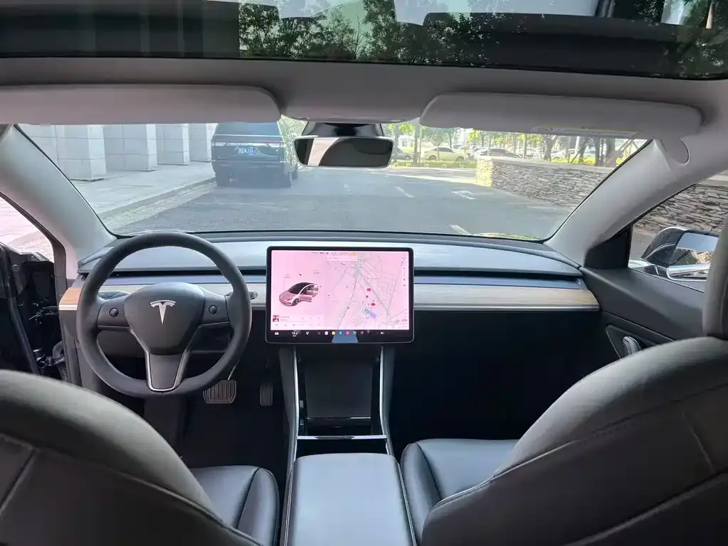 Tesla Model 3 — фото 9