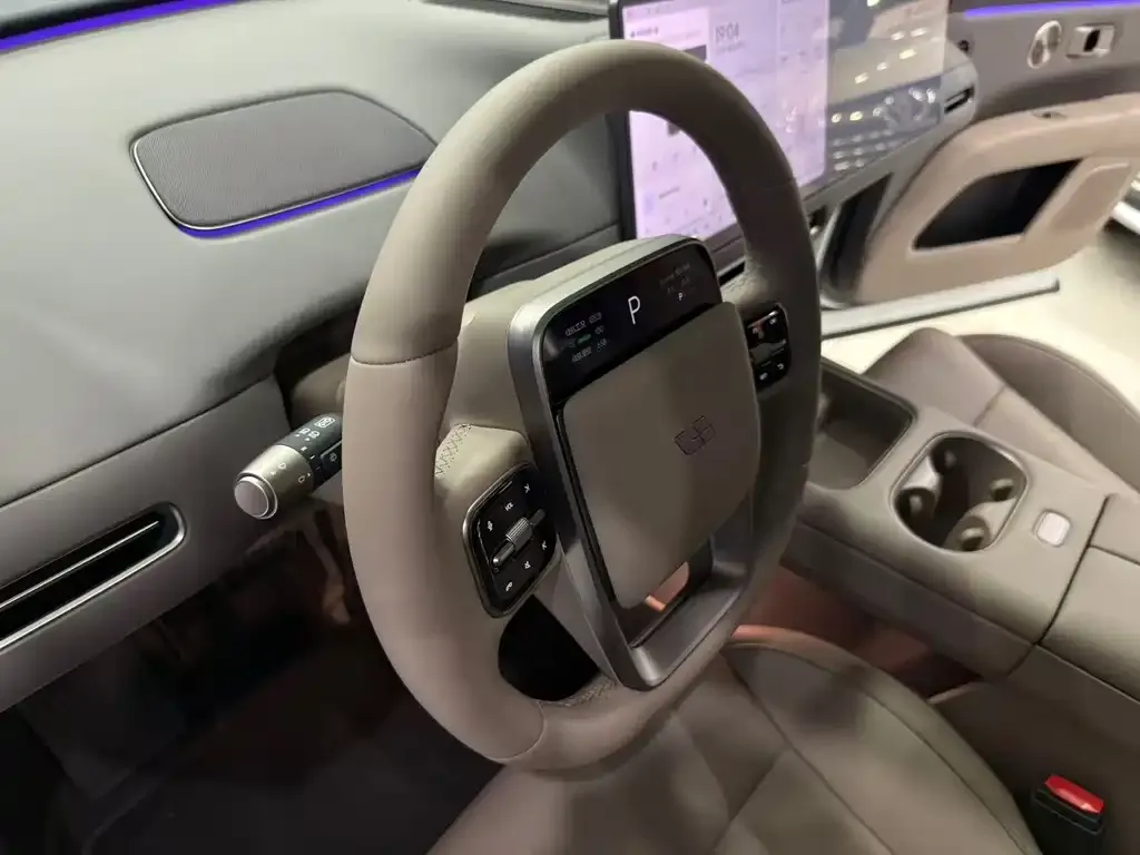 Li Auto i6 — фото 3