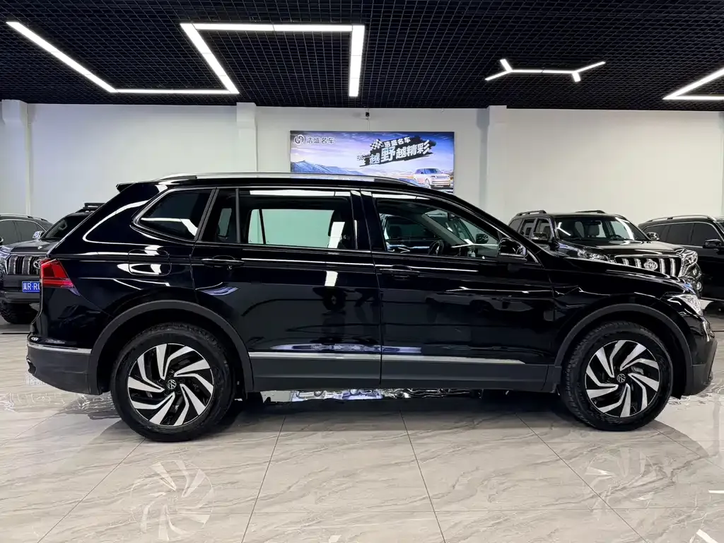 Volkswagen Tiguan L — фото 5