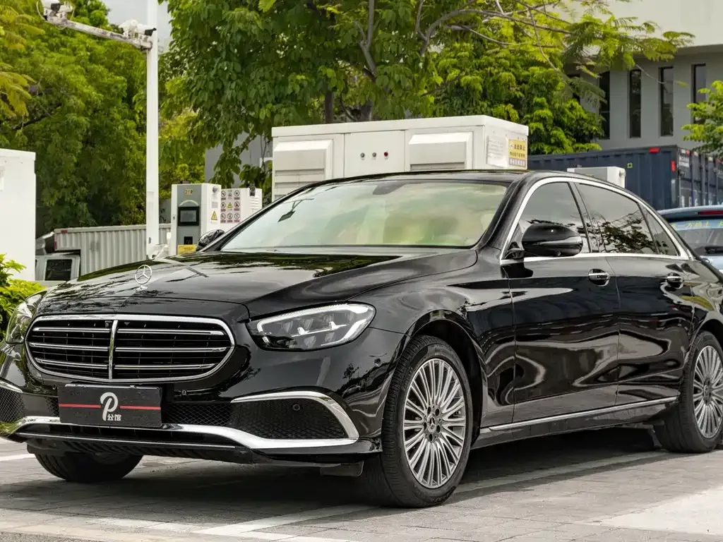 Mercedes-Benz E-Class — фото 1