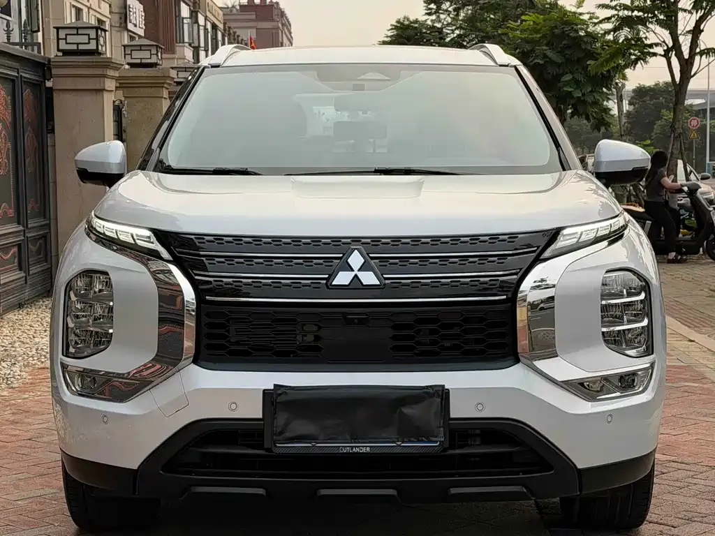 Mitsubishi Outlander — фото 4