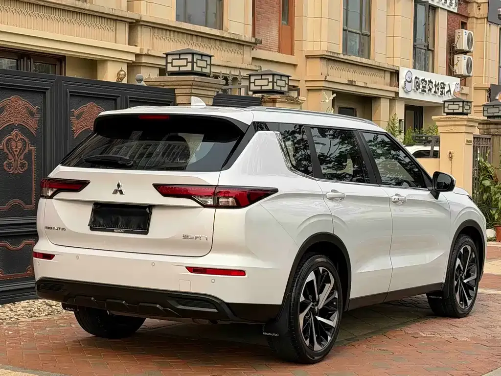 Mitsubishi Outlander — фото 7