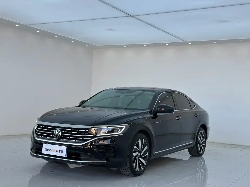 Volkswagen Passat — фото 1