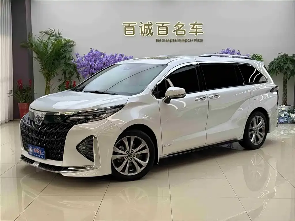 Toyota Sienna — фото 1
