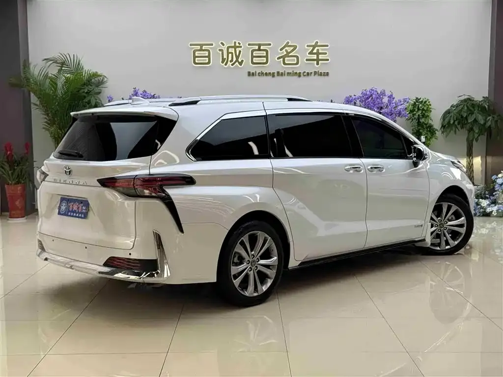 Toyota Sienna — фото 10