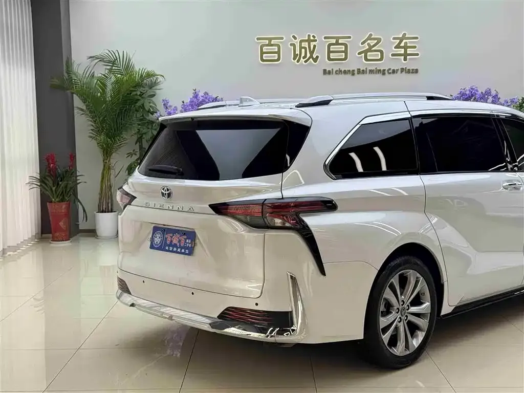 Toyota Sienna — фото 7