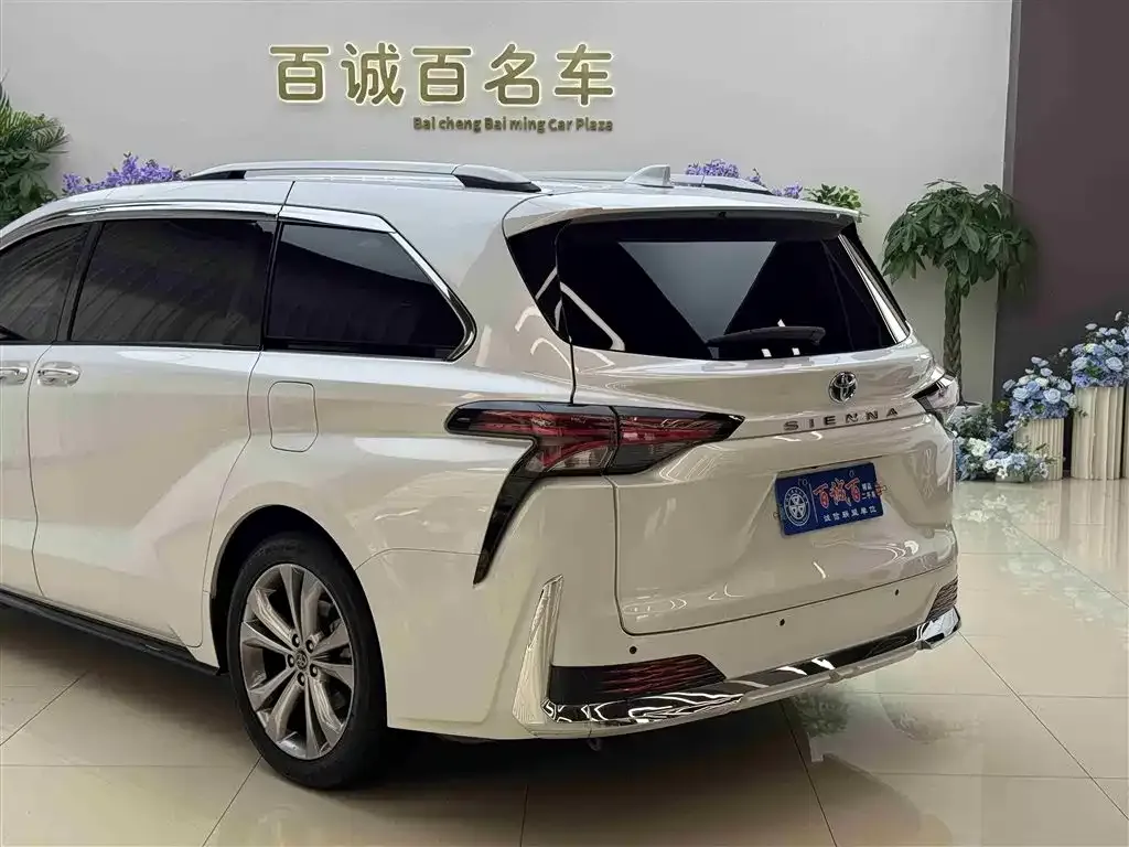 Toyota Sienna — фото 9
