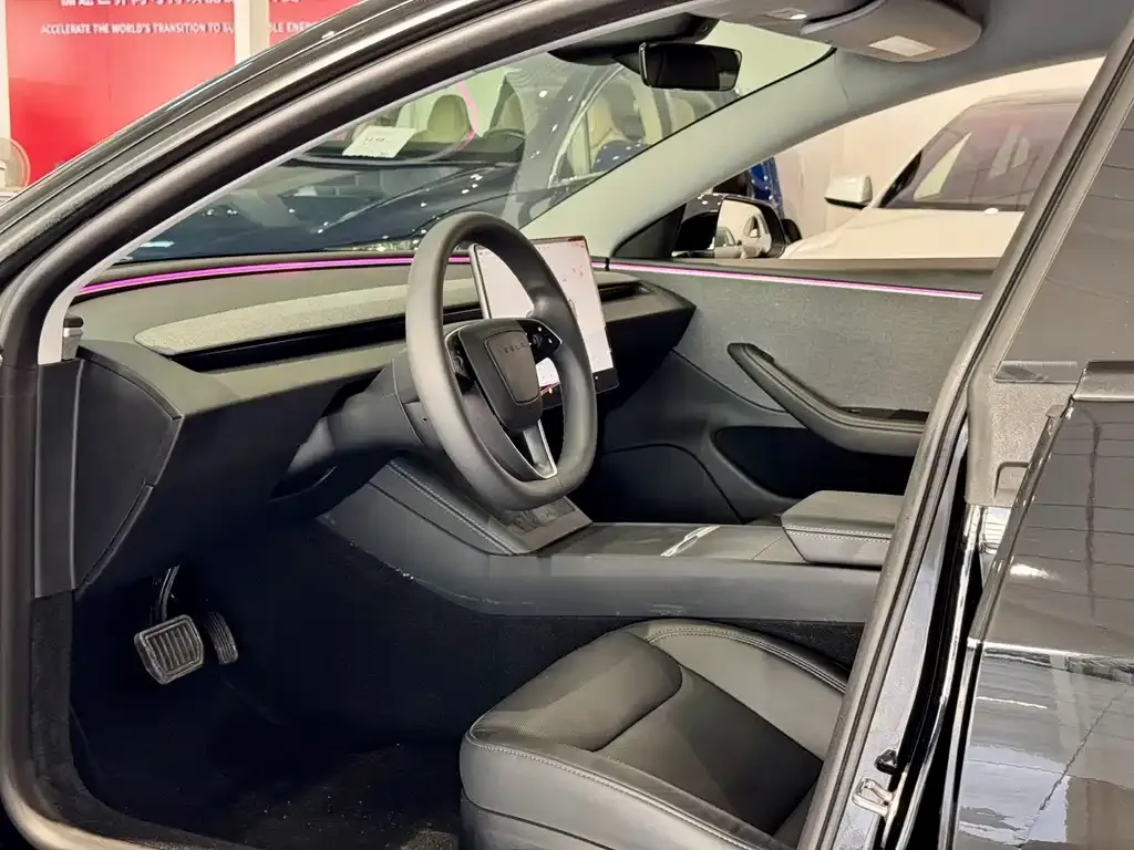 Tesla Model 3 — фото 10