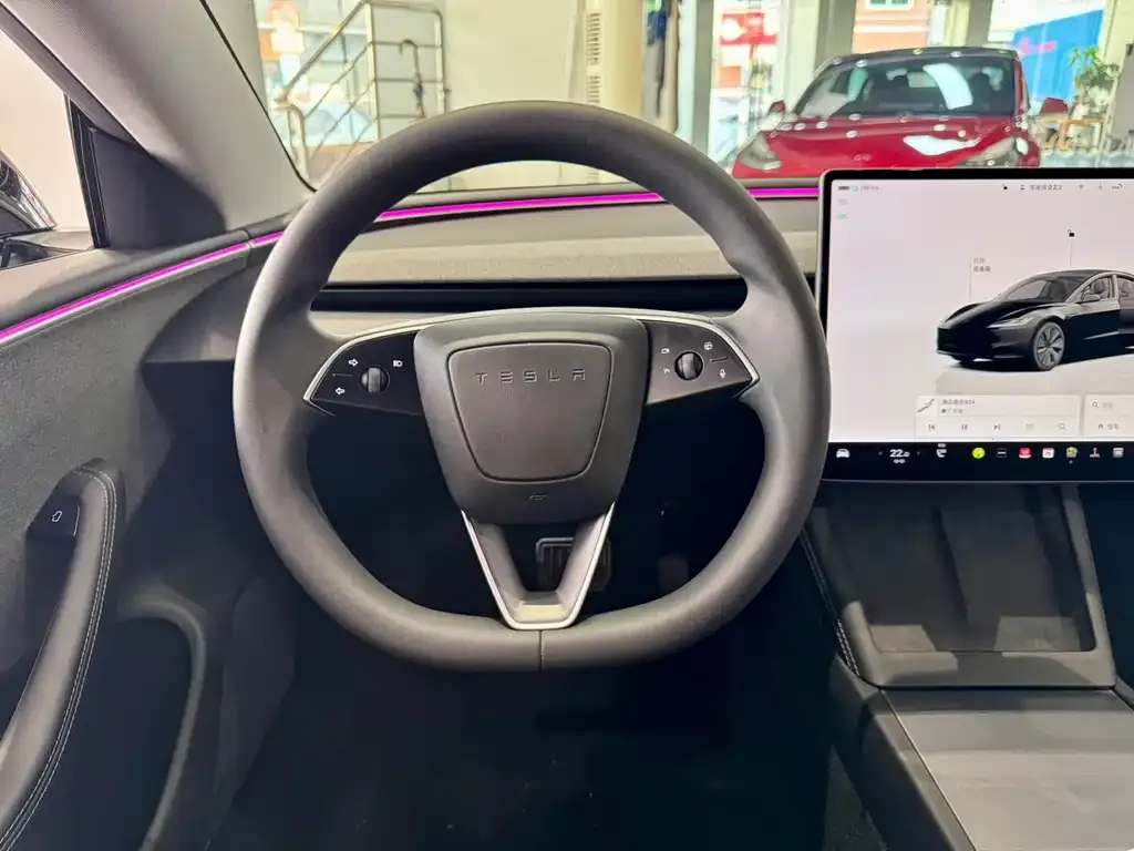 Tesla Model 3 — фото 7