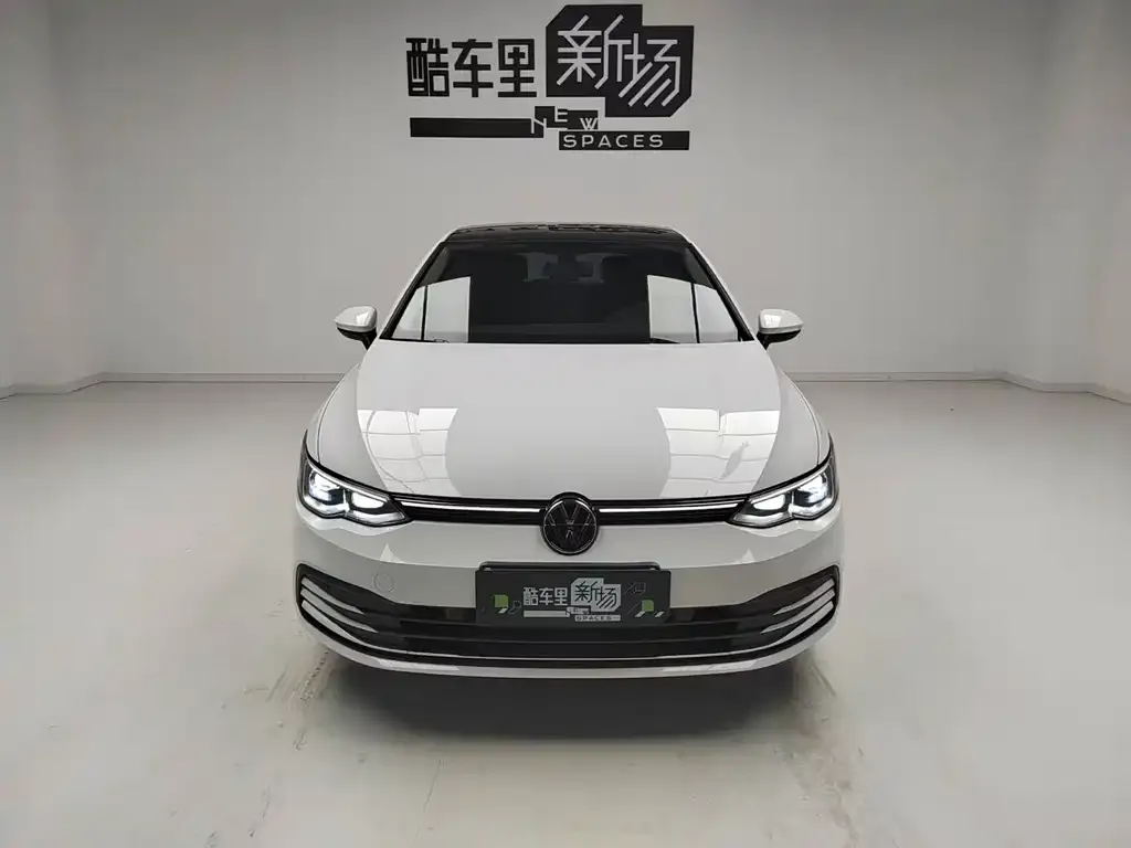 Volkswagen Golf 2024 из CN, фото 2