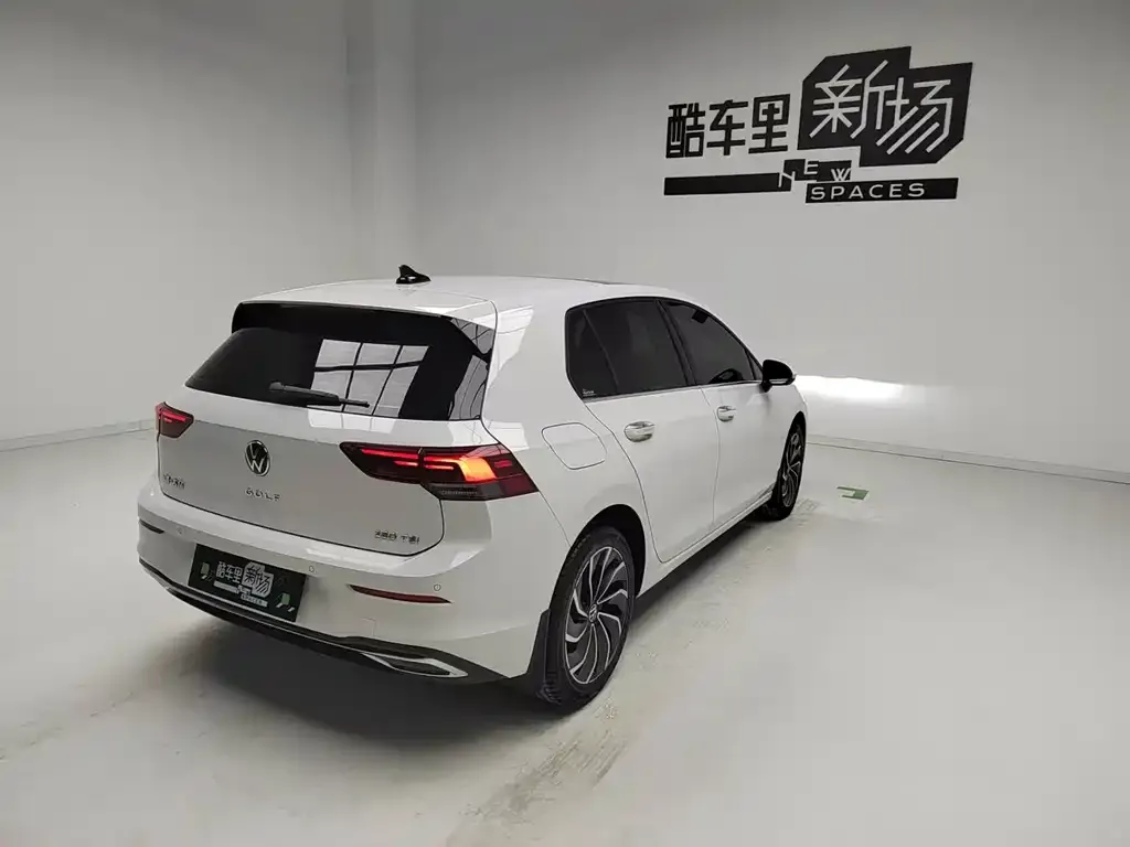 Volkswagen Golf 2024 из CN, фото 4