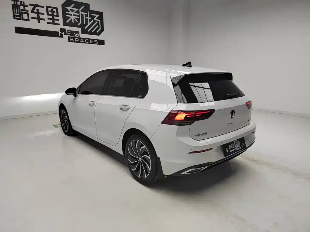 Volkswagen Golf 2024 из CN, фото 7