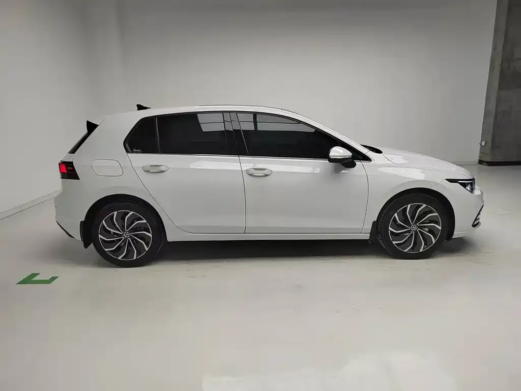Volkswagen Golf 2024 из CN, фото 6