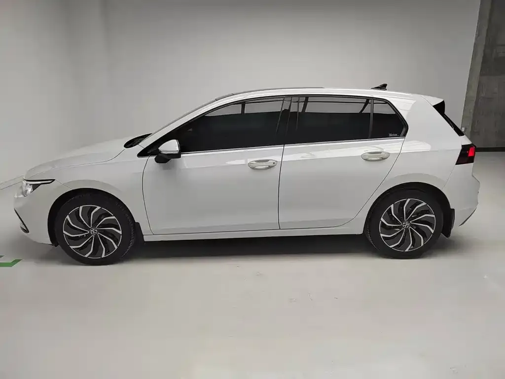Volkswagen Golf 2024 из CN, фото 3