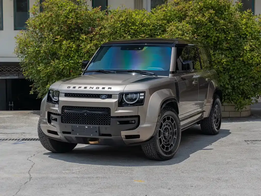 Land Rover Defender — фото 1