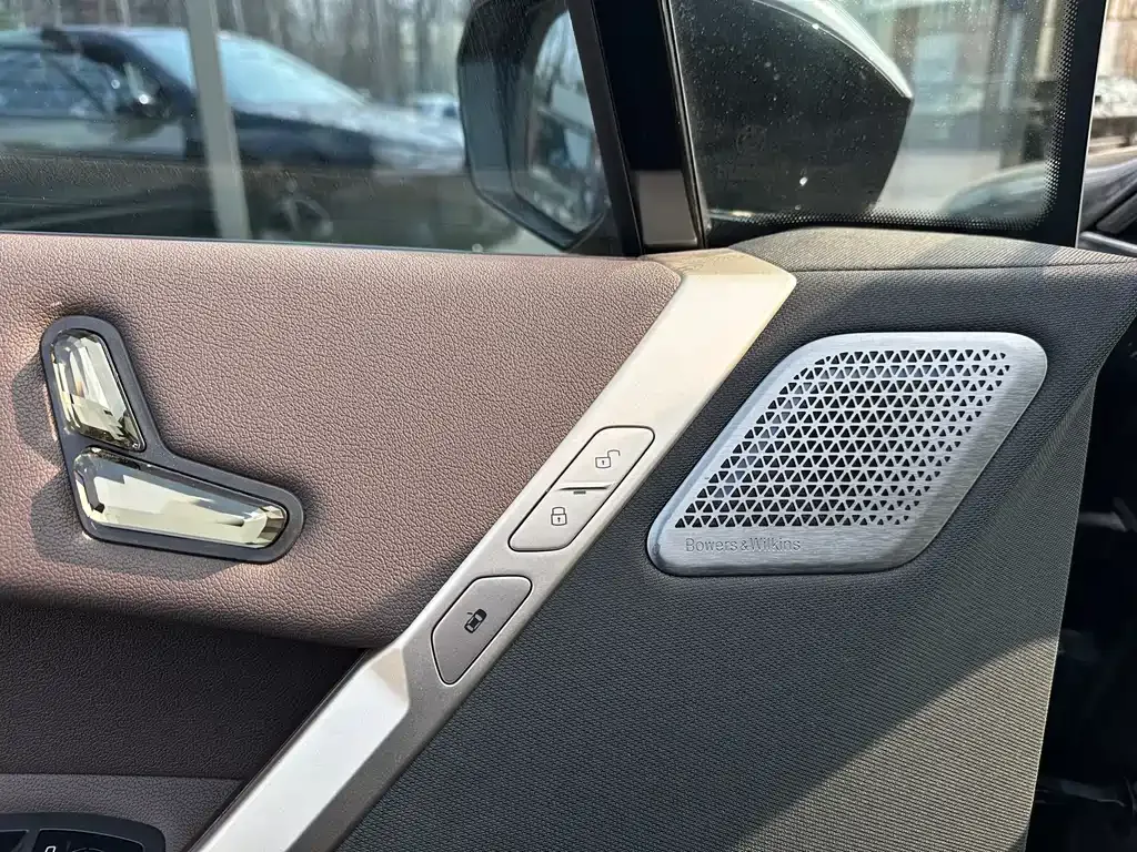 BMW iX M60 2025 из CN, фото 9