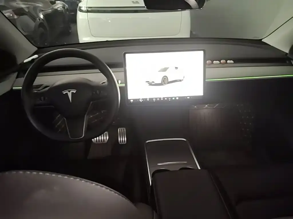 Tesla Model Y — фото 4